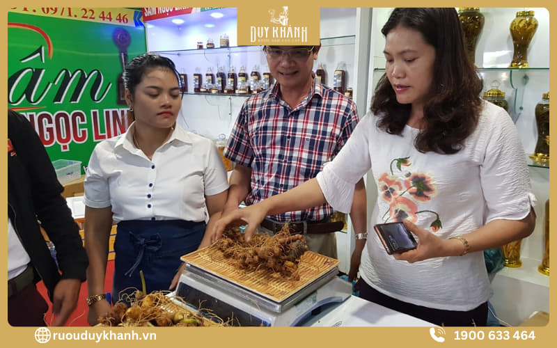 Sâm tươi nên được rửa sạch và cắt lát để ngâm rượu