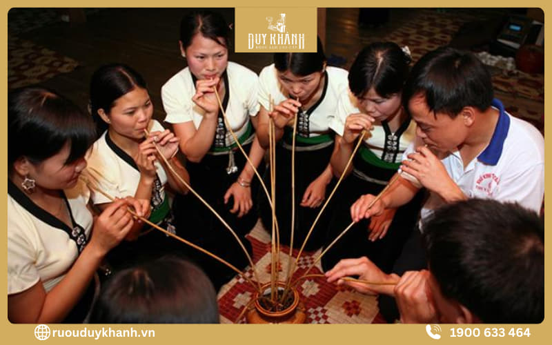 Nghi thức uống rượu là ưu tiên cho nữ giới trước, nam giới uống sau